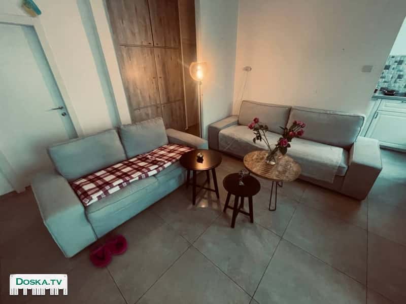 два дивана Каждый по 600 шекелей Маленький в ширину 85