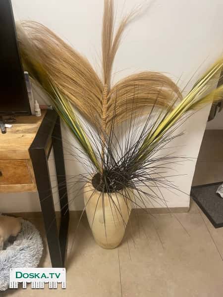 вазу и искусственное растение к ней  Пол метра в