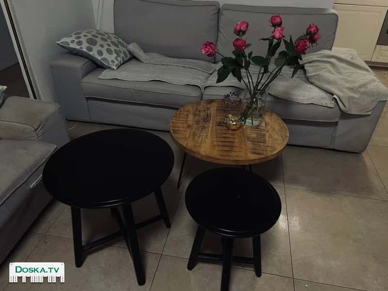 3 столика Каждый по 100 шекелей  В древесных и