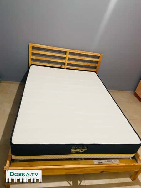 двуспальную кровать в отличном состоянии  Размер 2м в длину