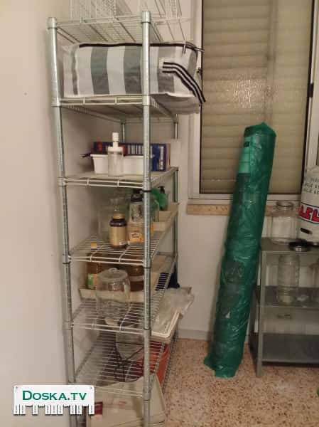 Полки железные никелированные 2 штуки ,каждая по 200 ш