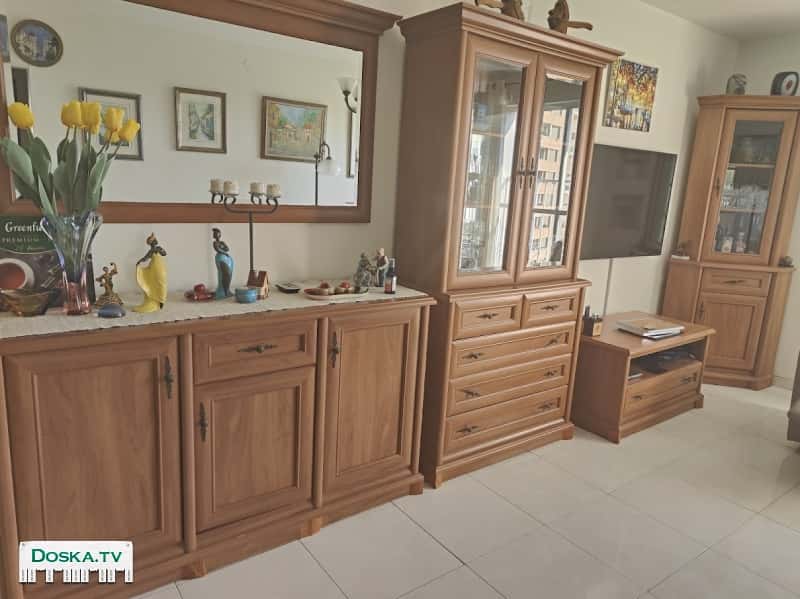 Стенка в салон из 4 предметов: большой комод с навесным