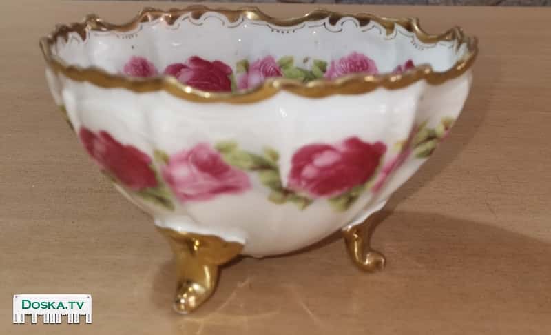 Конфетница фарфоровая, расписанная вручную с позолотой