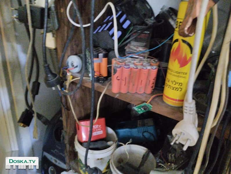 Аккумуляторы 18650 и АА.+ зарядное для них. Различной  ёмкости.