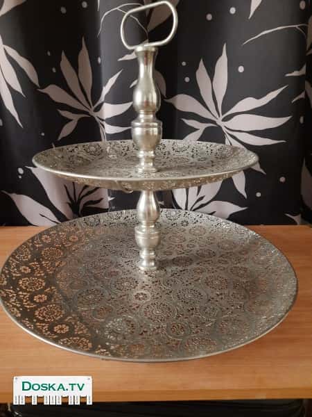 ваза двух ярусная для фруктов. Материал металл.Состояние хорошее. Размеры: верхний