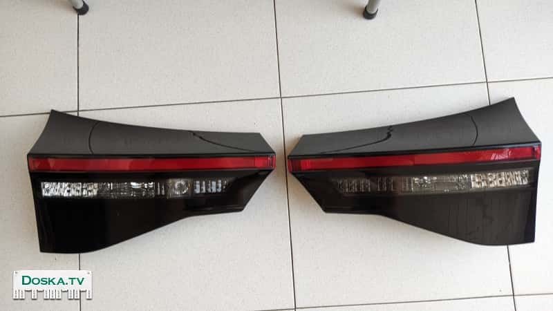Фонари задние правый и левый.