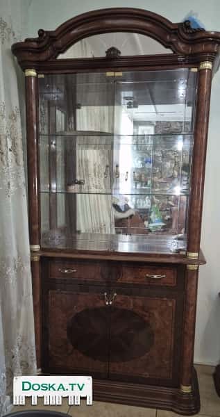Продаю витрину, состоит из 3 частей в хорошем состоянии.