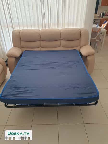 Комплект диван-кровать и диван-двойка. Фирма dax. Сохранена в хорошем состоянии.