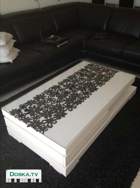 Журнальный стол белого цвета шлайф лак с передвижной столешницей в