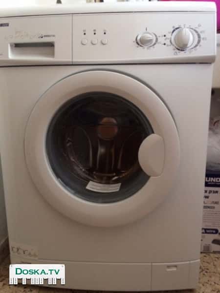 стиральная машина практически новая. Имеется много режимов стирки (