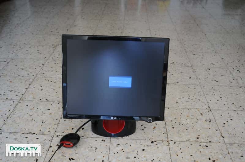 ЖК монитор LG FLATRON L1900R 19 дюймов, имеющий оригинальный дизайн,