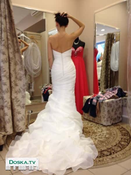 свадебное платье, цвет Айвори. Надевалось один раз. р-р 40-42