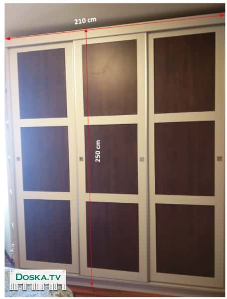 Встроенный платяной шкаф в очень хорошем состоянии, не требует ниши.