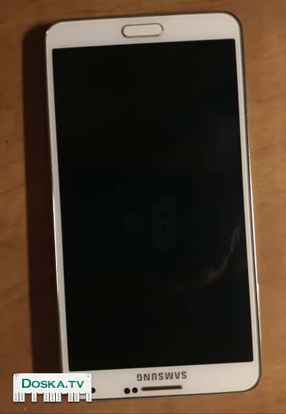 Смартфон оснащен Super AMOLED-дисплеем 5.7 дюйма, с разрешением 1920 x