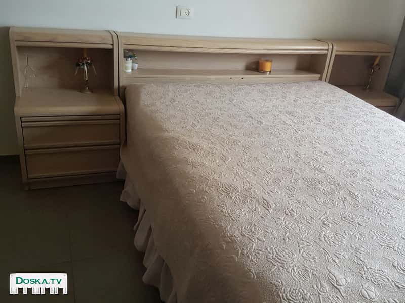 Спальня производства USA включает двуспальнюю кровать (160Х190) без матраца, две