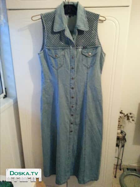 джинсовое платье в отличном состоянии, почти новое, на пуговицах. Размер