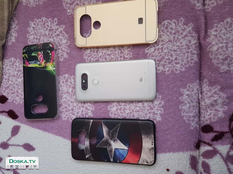 Телефон на гарантии в использовании 1 год состояние хорошее есть