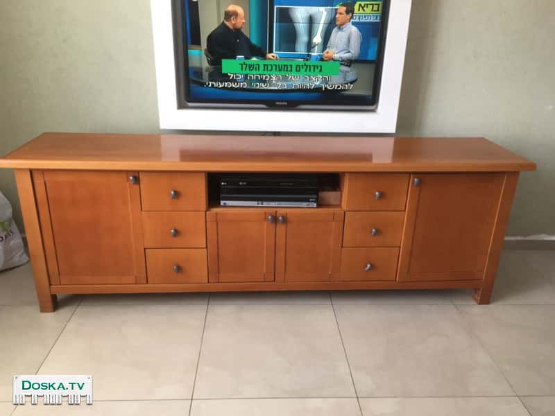 Буфет(мизнон) из настоящего бука. 2 метра длиной. В замечательном состоянии.