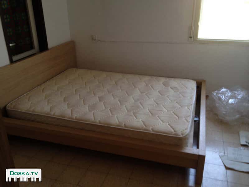 Матрас в отличном состоянии, использовался меньше года. Продаю потому что