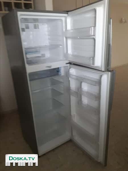Холодильник в идеальном состоянии, чистый и небитый, не поцарапаный, использовался