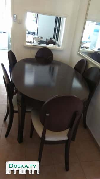 Стол с шестью стульями из цельного дерева, раздвижной, при полном