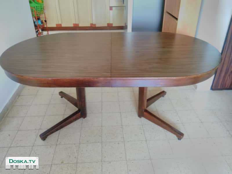 Стол обедненный деревянный 180х100. Раскладывается на длину 233х100 и 286х100.