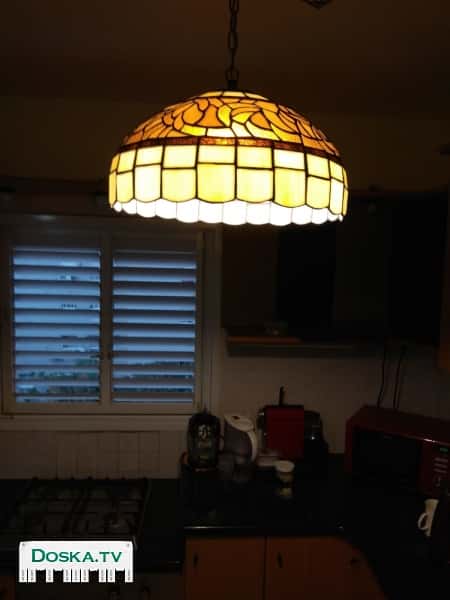 Продаю в Ашкелоне красивую люстру от Тиффани.Металл,стекло.Самовывоз.