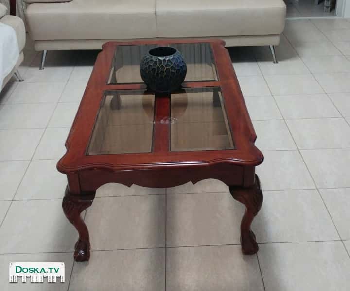 Дерево и стекло.