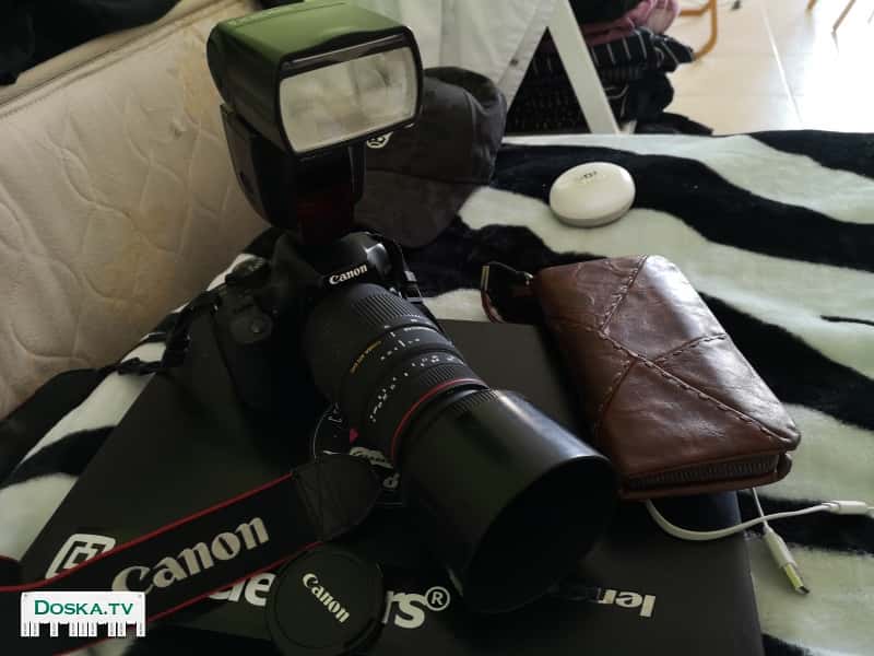 Профессиональный фотоаппарат, с объективом и прочими аксессуарами