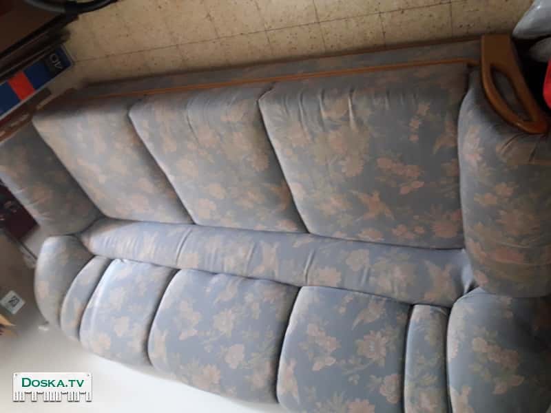 Срочно. Продаю диван за символичную цену,в хорошем состоянии без пятен