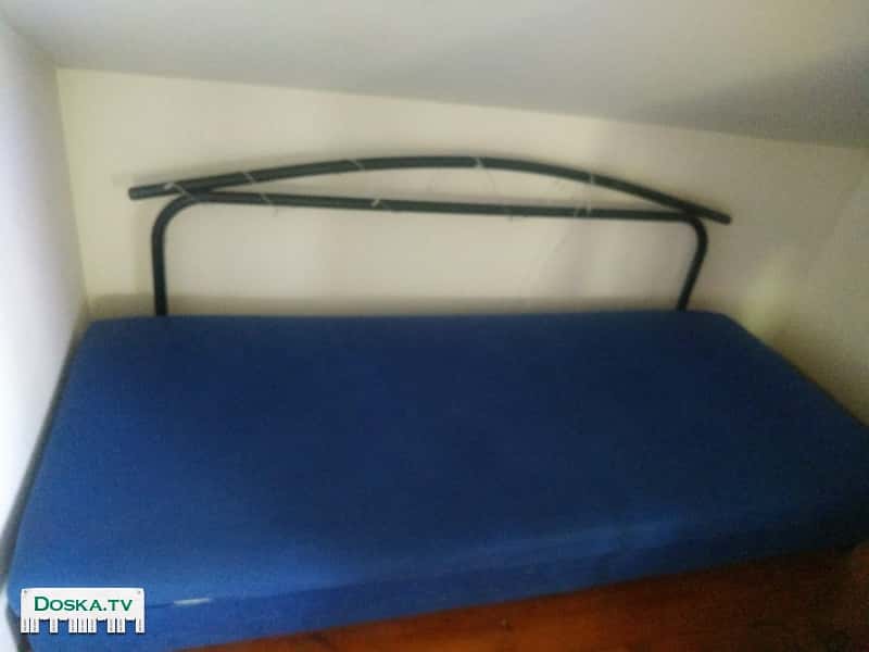 Удобная кровать.Габариты: длина-195 см, ширина-85 см, высота-25 см. Состояние отличное,