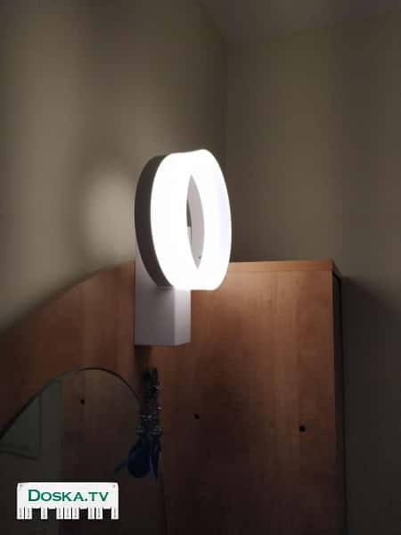 Современный LED светильник, освещает очень хорошо. Купившему - в подарок