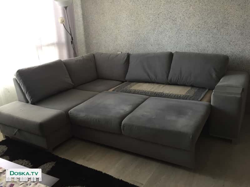 Угловой раскладной диван с ящиком для вещей.В отличном состоянии.