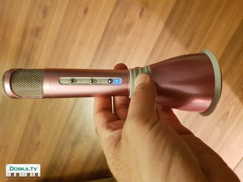 Микрофон проводной/безпроводной,с встроенным аккумулятором, можно подключить к караоке.