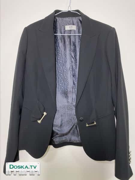Приталенный пиджак с подкладкой от фирмы ICEBERG. Надевали буквально раза