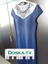 Нарядное платье, темно-синего цвета, длинное с разрезом, вокруг горловины сетчатая