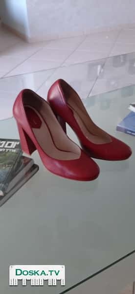Элегантные кожаные туфли на каблуке 10 см.красные,почти новые.Размер 36-36.5