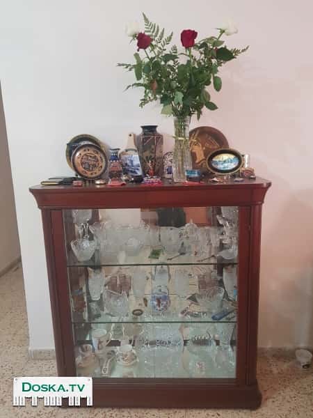 Продаеться сервант красное дерево ему где то 2 года идеальное