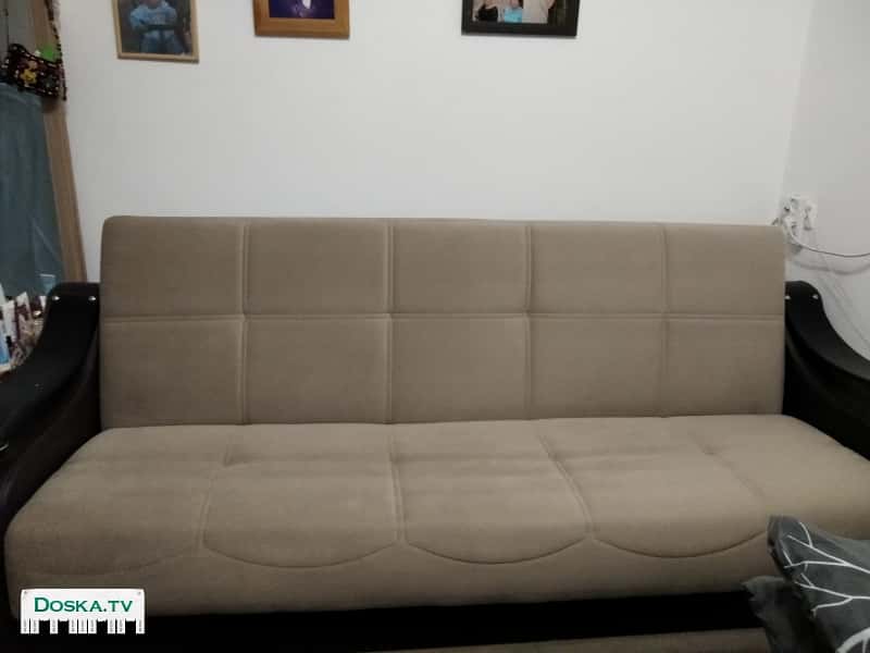 Раскладной диван кровать серого цвета 1.20'1.90.в отличном состоянии.