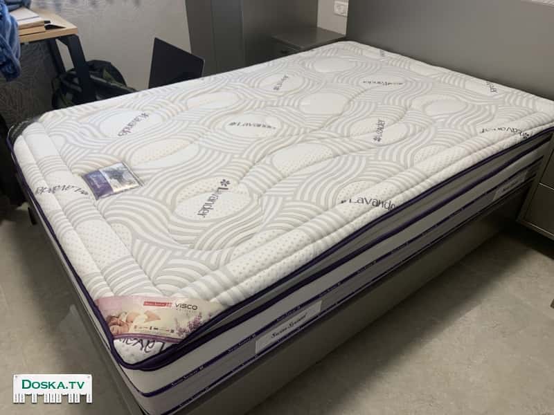 Ортопедический матрас в отличном состоянии(был в употреблении пол года).Размер