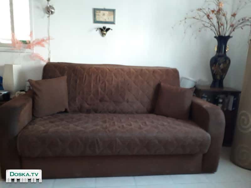 Диван раскладной, выдвигается вперед, с двумя большими ящиками, размер 1,5