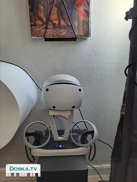 Состояние идеальное, есть коробка все документы на гарантии +зарядное устройство.