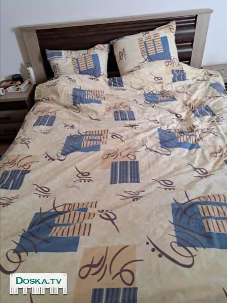 Кровать с новым матрасом в отличном состоянии, queen size, 2000