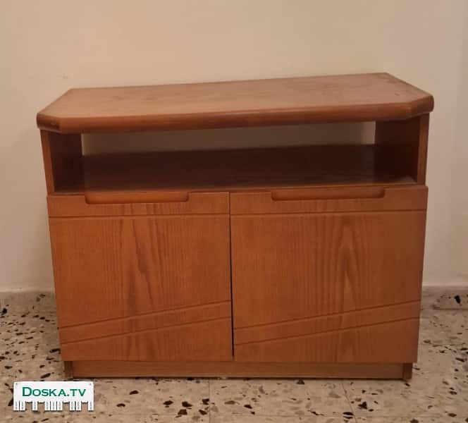 Удобная тумбочка в отличном состоянии, для любых целей. Практически задаром!