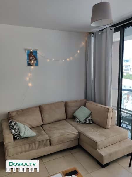 Диван состоит из 2х частей, можно использовать как 2 мини-дивана