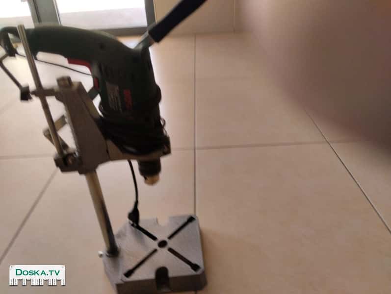 В связи с переездом электроинструмент в идеальном состоянии. дрель